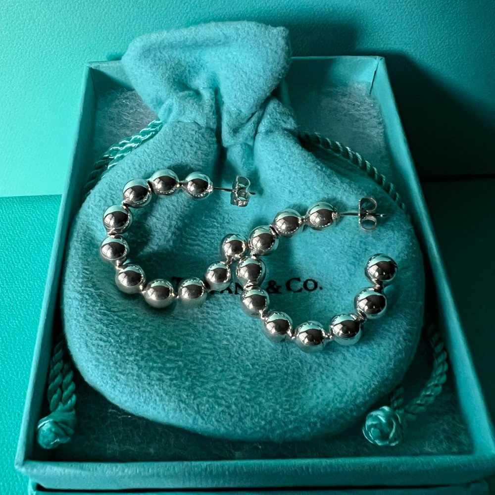 🌸🌸 Authentic Tiffany & Co. Silver Hardwear Bead Hoop earrings